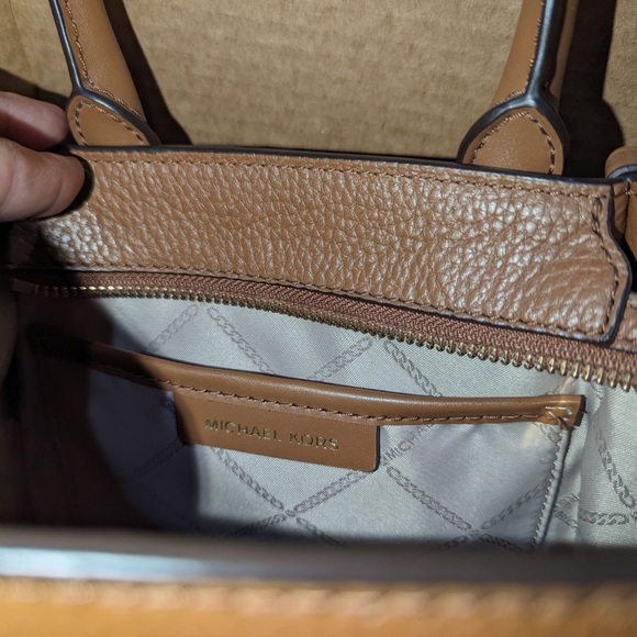 💕💕Michael Kors Mini tote 💕💕 - Picture 2 of 7